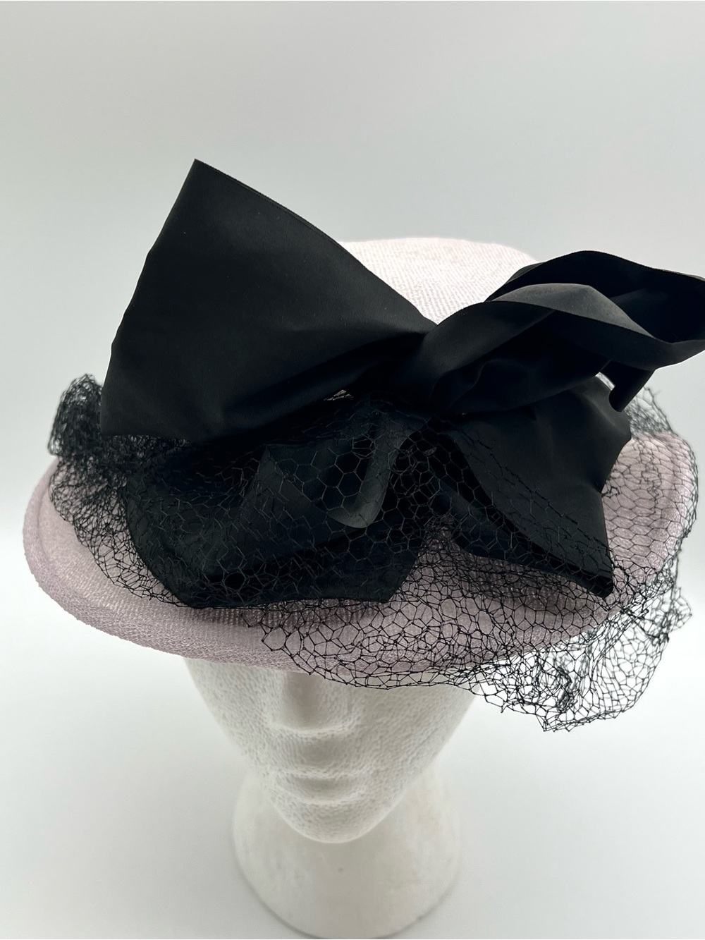 Vintage 1940s New York Creation Lavender Straw Boater Hat Bow Veil Size 22